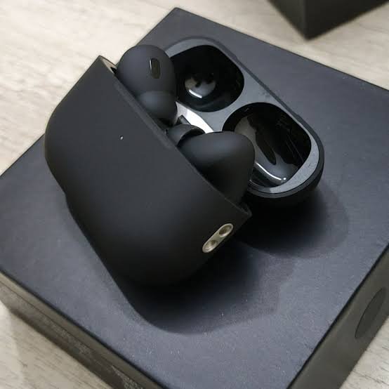 Airpods Pro 2 + Free Case ( 1Month Warranty )
